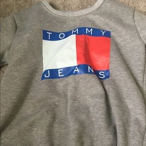 Tommy hilf. Sweatshirt is to big for me